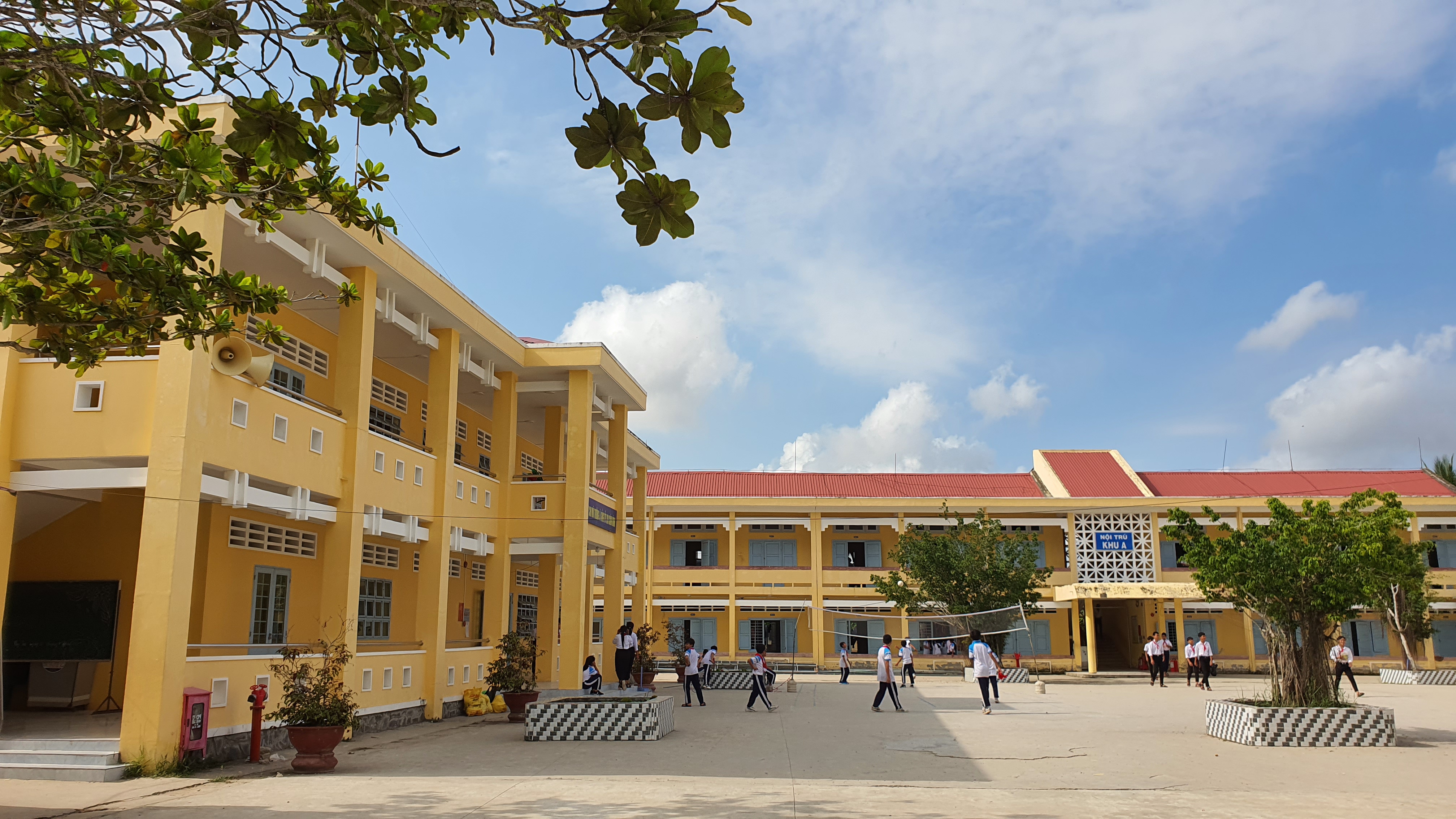Ban giám hiệu